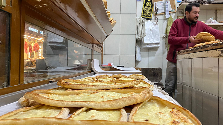 Elazığ'ın vazgeçilmez lezzeti 'Peynirli Ekmek'