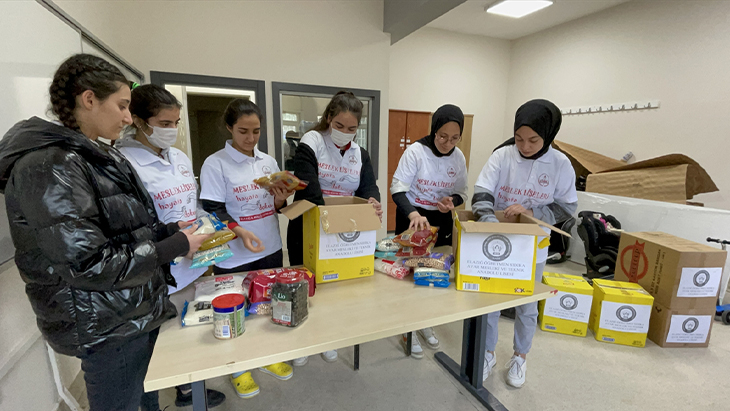 Meslek lisesi öğrencilerinden büyüklerine vefa