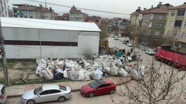 Sanayi Mahallesi atık toplama merkezine döndü!