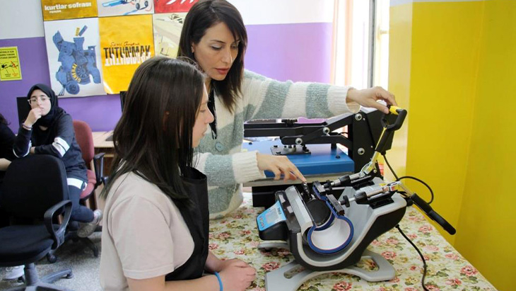 Meslek lisesi öğrencilerinden baskı ürünleri