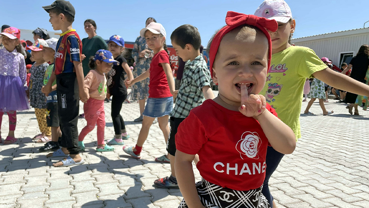 Ahıska Türkü çocukların yüzlerini gülümsettiler