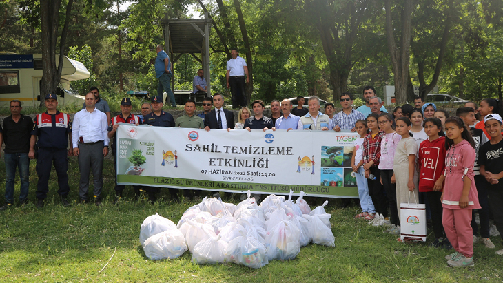 Hazar Gölü kıyılarında farkındalık oluşturdular