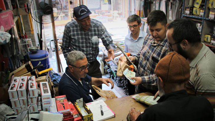 Bıçak bileyicilerin kurban mesaisi başladı